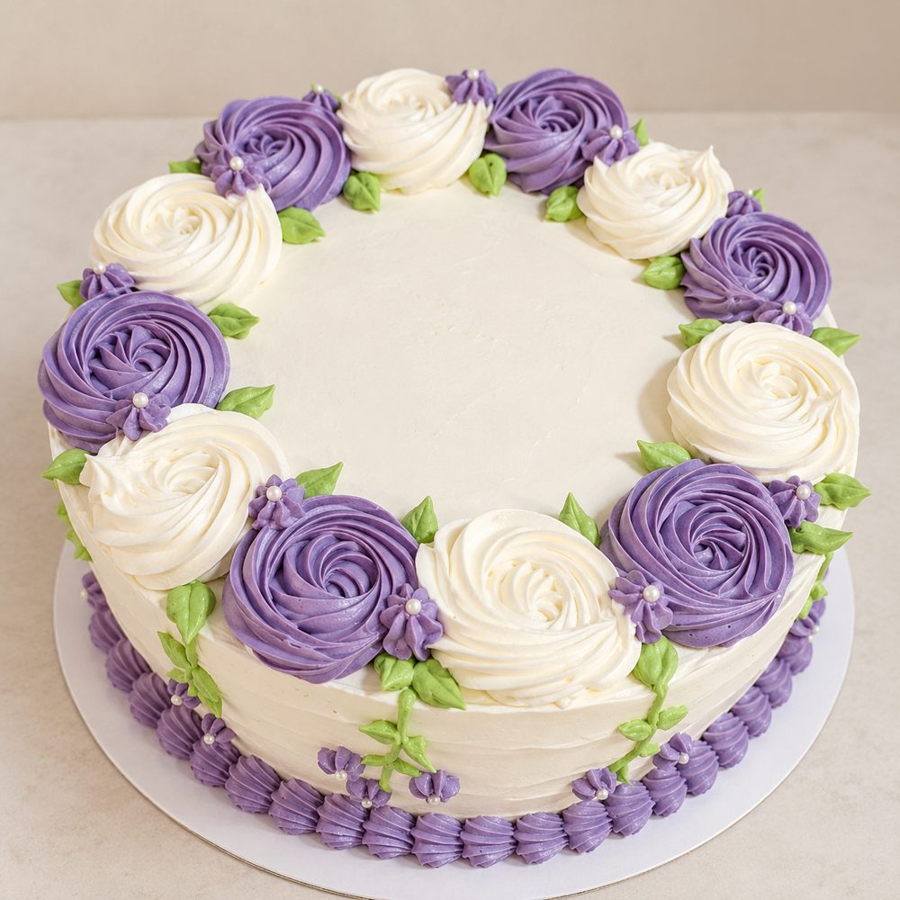 Torta de cumpleaños decorada con flores